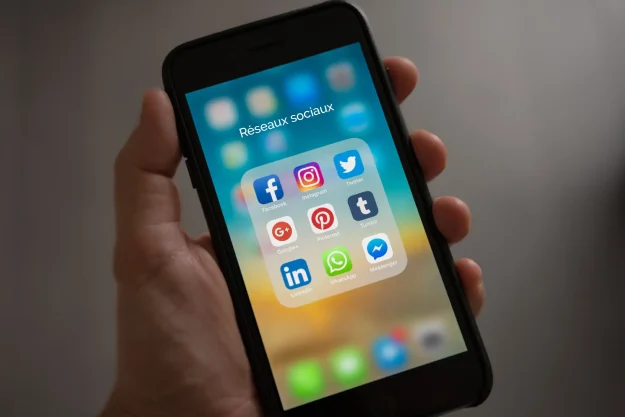 Les réseaux sociaux ne sont plus seulement utilisés pour rester en contact avec ses amis. Nos étudiants en kiné les utilisent désormais pour se connecter avec leurs pairs et élargir leurs horizons dans la formation. Découvrez le témoignage d’Emma étudiante en 4 année.