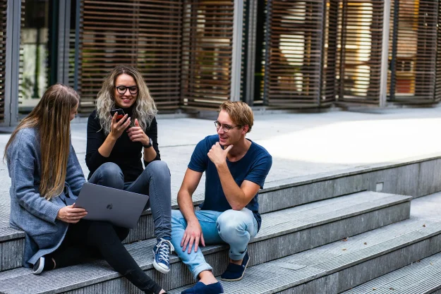 Articles 25 et 27, nos étudiants vous expliquent tout
